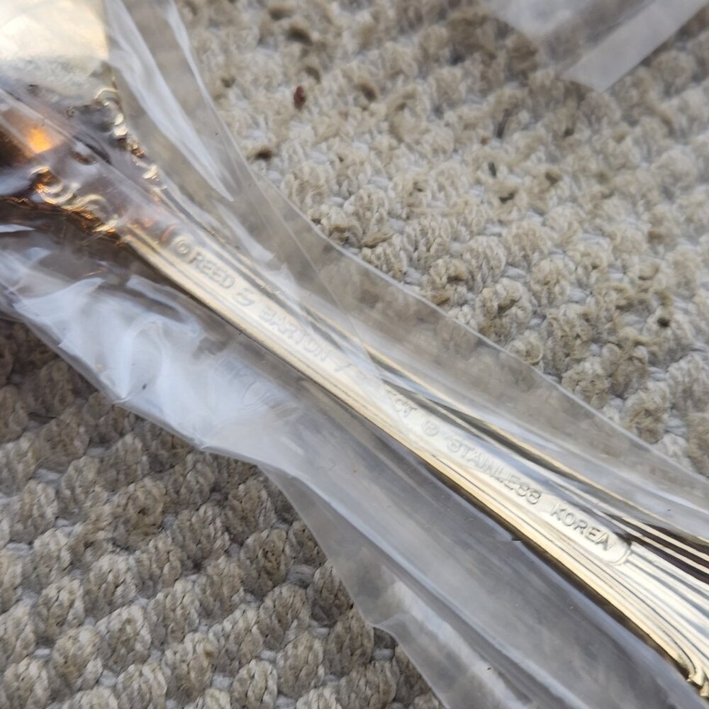 6 Reed & Barton Gold Plated Golden Marlborough Stainless Table Place Soup Spoons - Picture 3 of 4